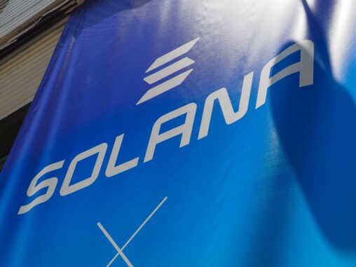 Solana Hits $275 Lifetime Peak As Official Trump Memecoin Surges To $8b