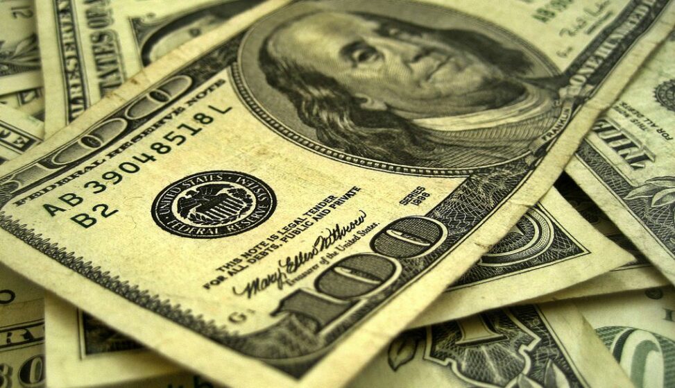 Solana Bags Record Daily Fees Of $35m Amid Trump Memecoin Frenzy