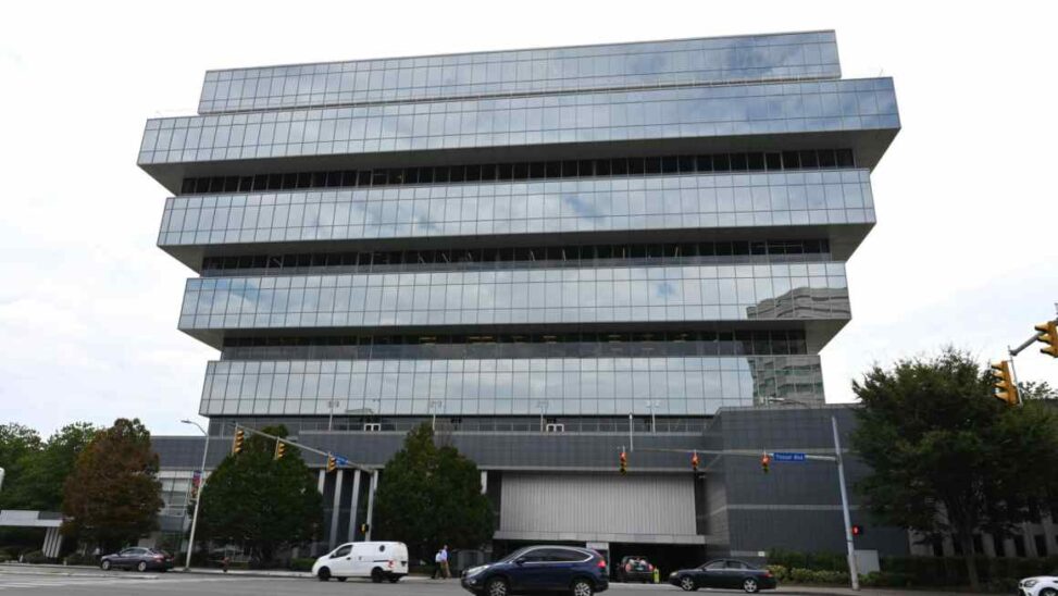 Purdue And Sackler Family Agree $7.4bn Opioid Settlement With Us States