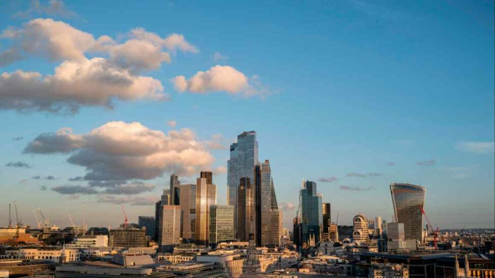 Uk Long Term Borrowing Costs Hit Highest Level Since 1998