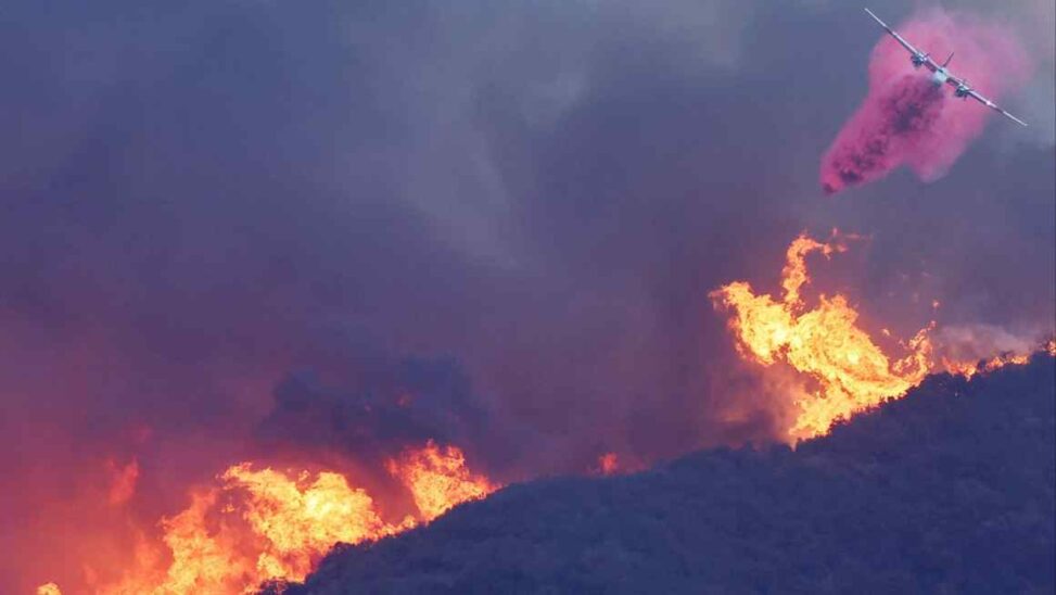 Wildfire Threatens Wealthy Los Angeles Neighbourhood