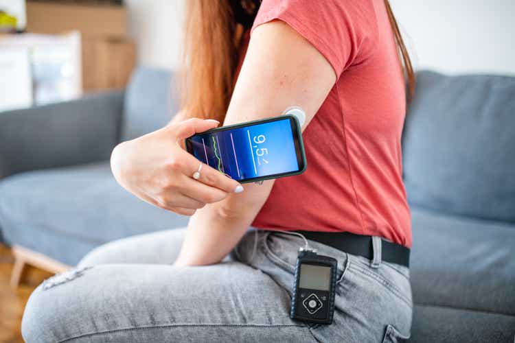 Senseonics Holdings Sees Q4 Revenue Of ~$8.3m