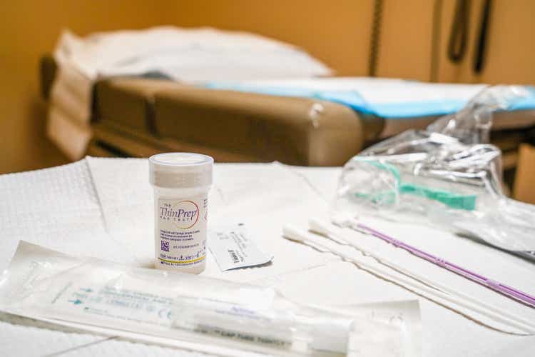Hologic Says Q1 Eps Expected To Be Near High End Of Guidance Ranges