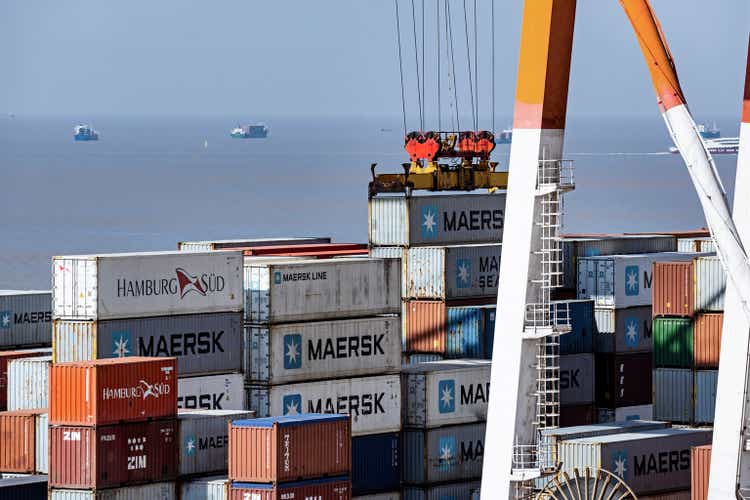 U.s. Dockworkers, Port Employers Reach Labor Deal, Averting Potential Strike