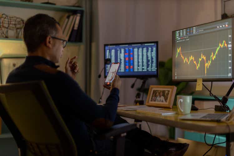 Top Stocks Below, Above 200 Dma As S&p 500 Endures Technical Damage