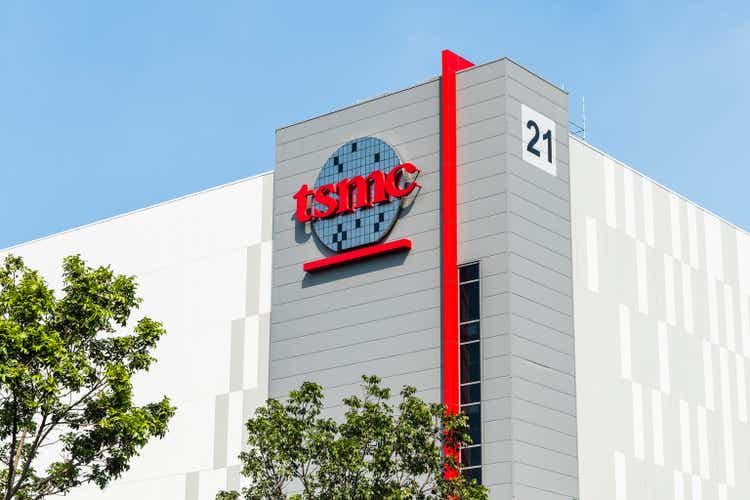 Taiwan Semiconductor Rises After Q4 Revenue Soars, Ai Outlook Remains Upbeat