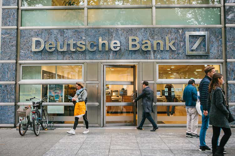 Deutsche Bank Said To Plan 10% Boost To Investment Bank Bonuses