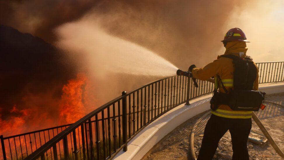 Firefighters Battling Wildfire Sweeping Exclusive Los Angeles Hillside Dotted With Celebrity Homes