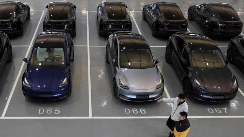 Tesla Braces For Delay In Securing China Self Driving Licence Amid Trade War