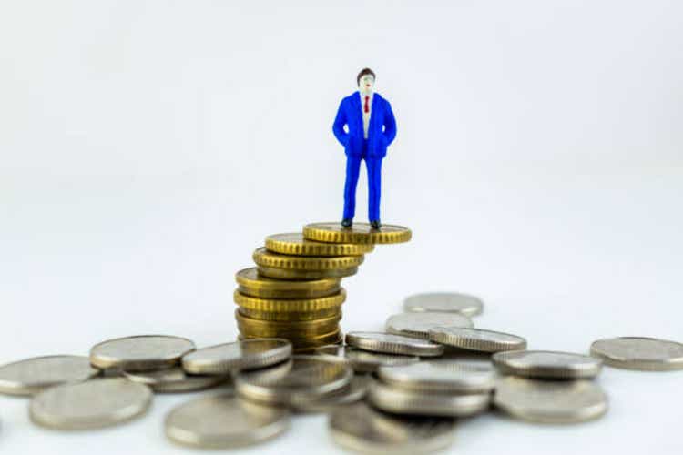 The Top Ow Positions By Mutual Funds: Wfc, V, Ma, And More