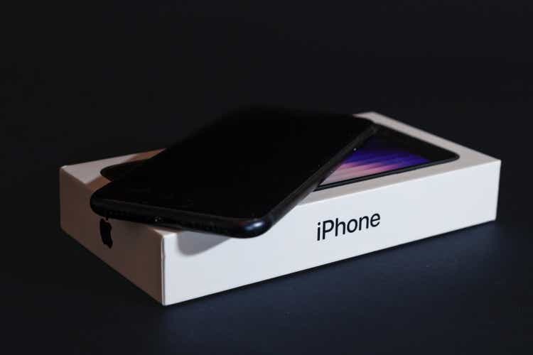 Apple Likely To Unveil New Iphone Se In Coming Days: Report