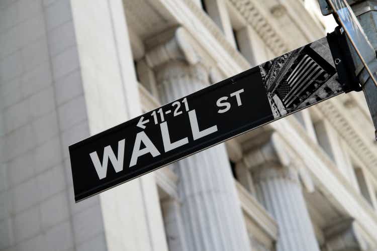 Wall Street Slumps In Final Hour Of Trading, Nasdaq Falls 2%