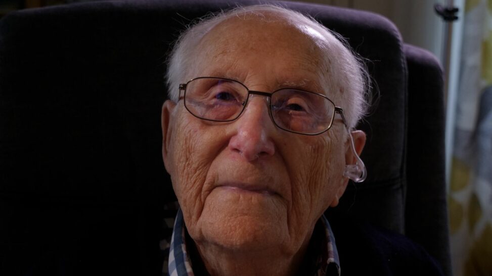 Holocaust Survivor To Return Order Of Merit After German Parliament Motion Passes With Far Right Help