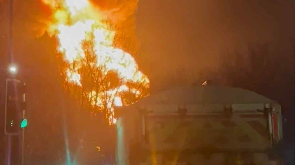 London’s heathrow airport closes after nearby fire causes power outage