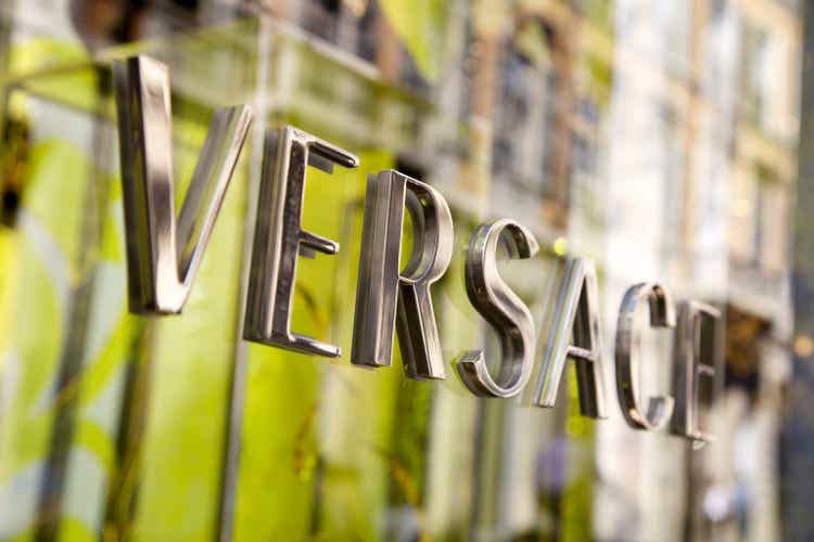 Prada Near Deal To Purchase Versace From Capri For €1.5b Bloomberg