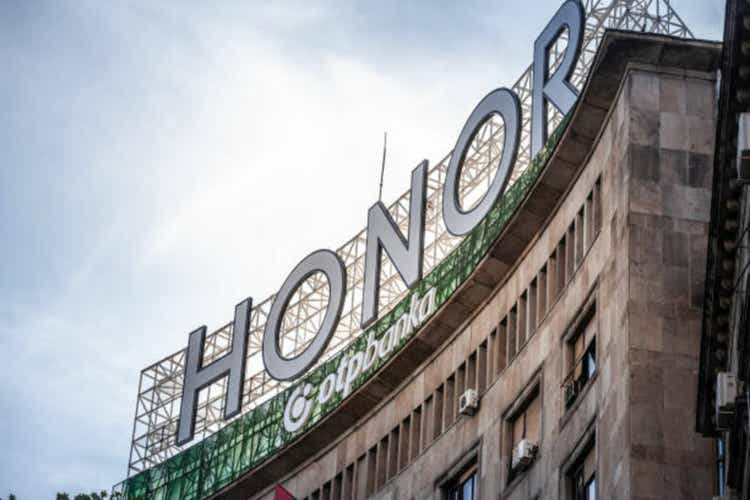 China's Honor Plans To Invest Over $10b In Ai Devices