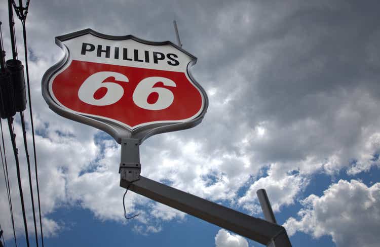 Phillips 66 to shut los angeles refinery by october, ceo lashier says