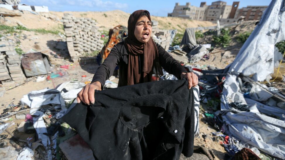 Fresh strikes in gaza with at least 14 killed as israel army targets hamas military site