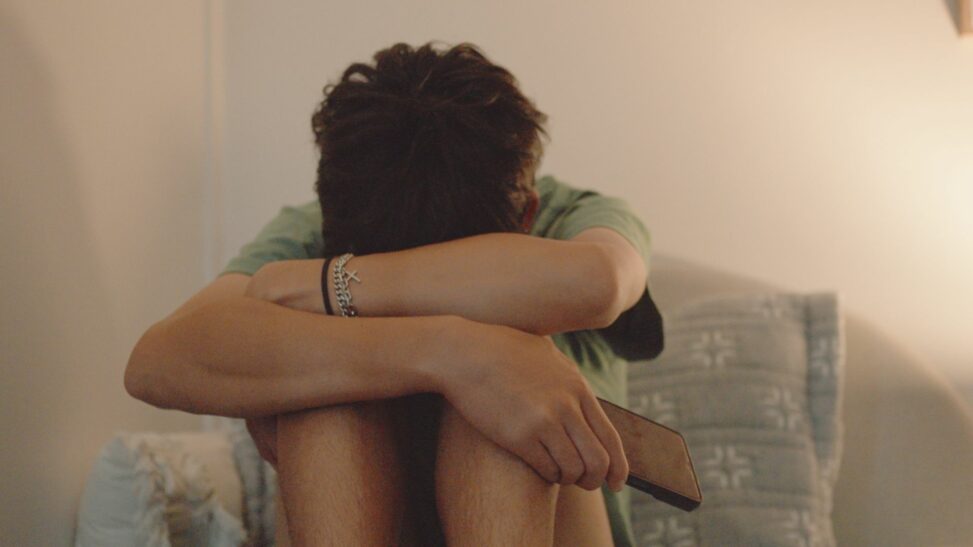 Teen boys blackmailed by gangs in 'sextortion' scams as victims given new advice on what to do