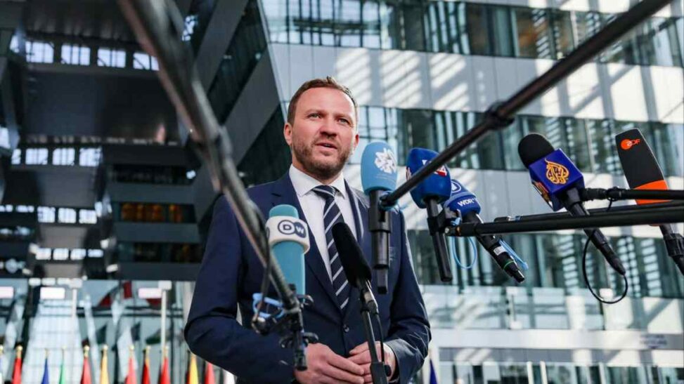 Hungary would hurt eu taxpayers by lifting russia sanctions, warns estonia