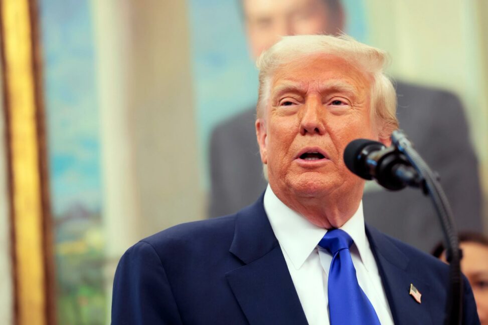 Crypto daybook americas: trump trade tease lifts market while movement's fees evaporate