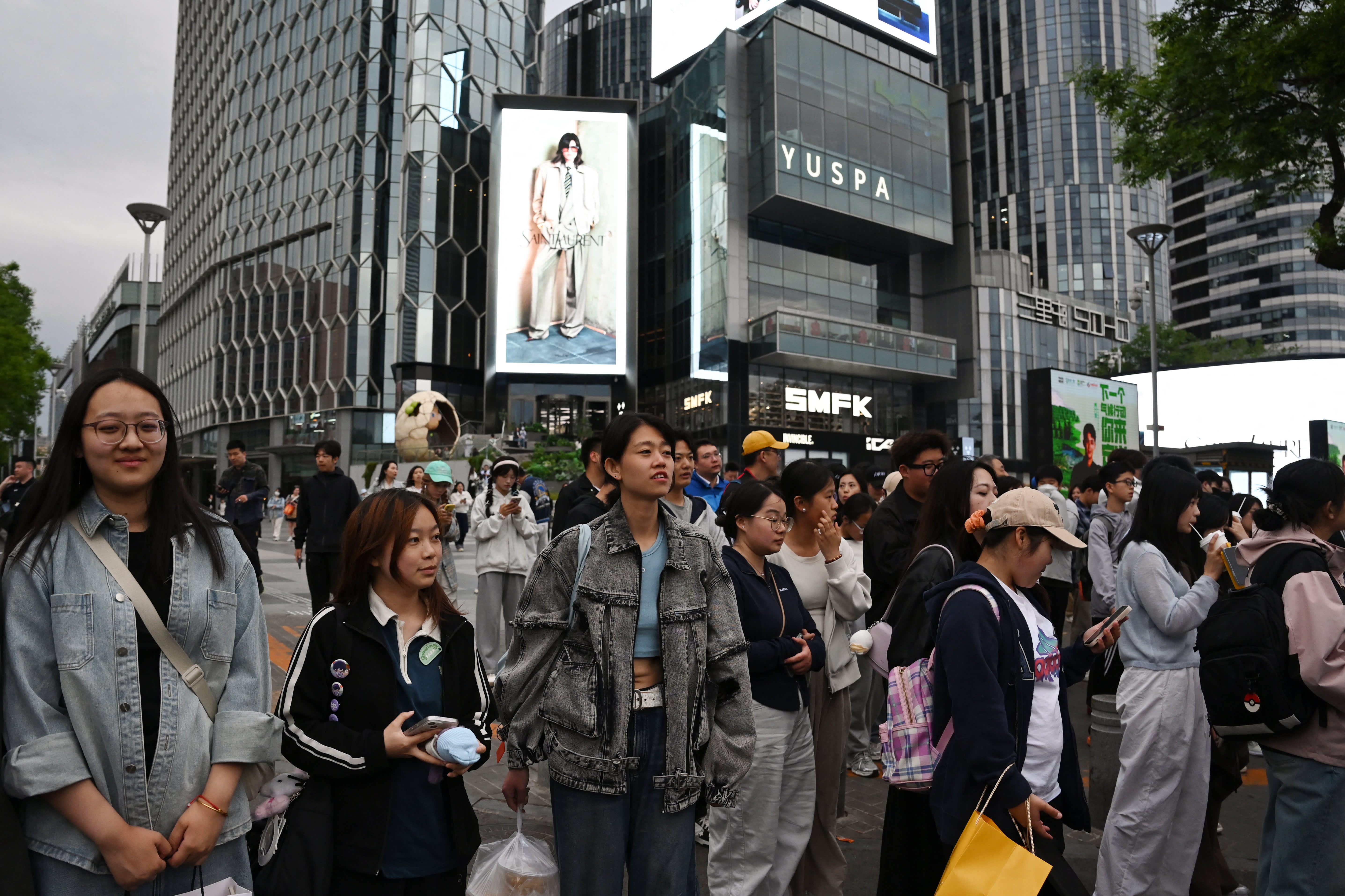 Big chinese companies like alibaba show that ai powered ads are giving shopping a boost