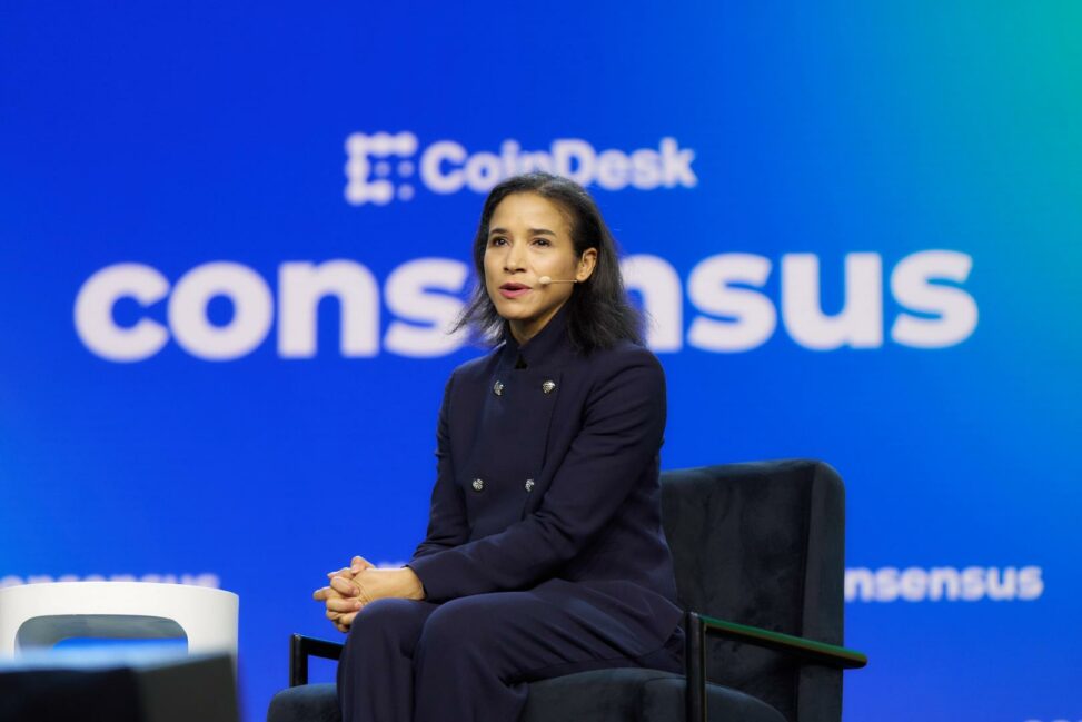 New york finance watchdog harris says state's bitlicense is still a global standard