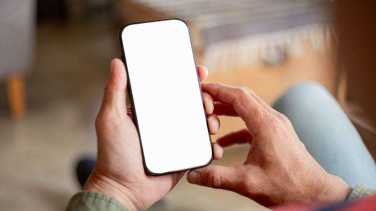 Argentina announces tax cuts for mobile phones and electronics