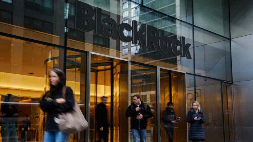 Blackrock orders managing directors back to office five days a week