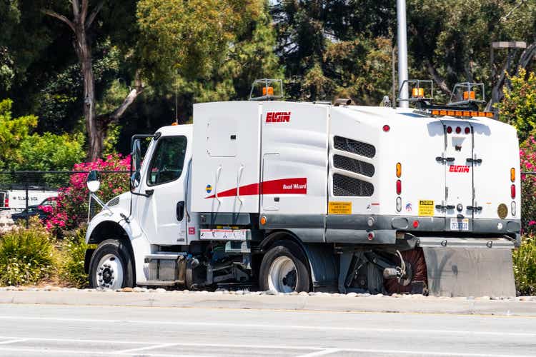 Federal signal upgraded at keybanc on strategic strength, truck building growth