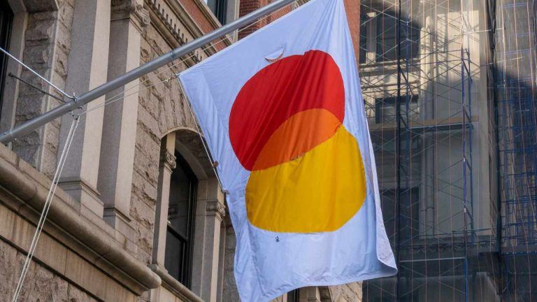 Mastercard enables stablecoin use at 150m merchants with moonpay