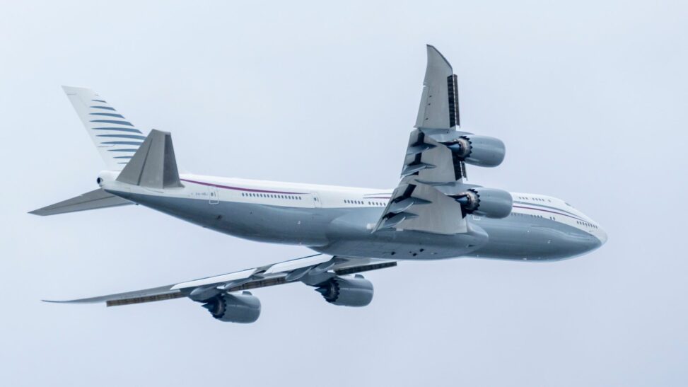 Trump says it would be 'stupid' not to accept qatari plane as jet already in the us