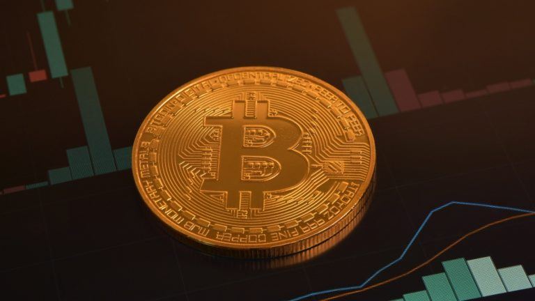 Bitcoin etfs stay hot with half billion dollar inflow