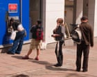 To hoard or not to hoard? uk consumers on the pros and cons of cash