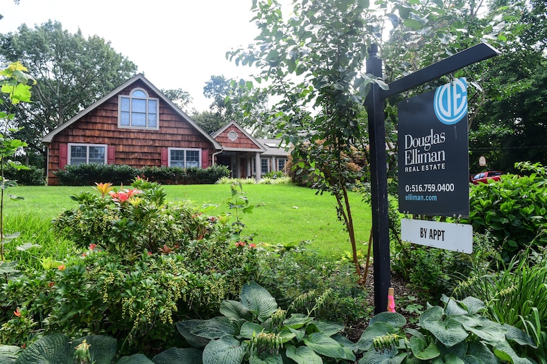 More home sellers are pulling properties off the market rather than dropping prices