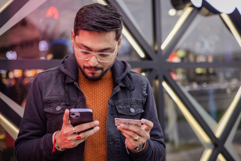 7 easy steps that can help to build your credit while earning rewards