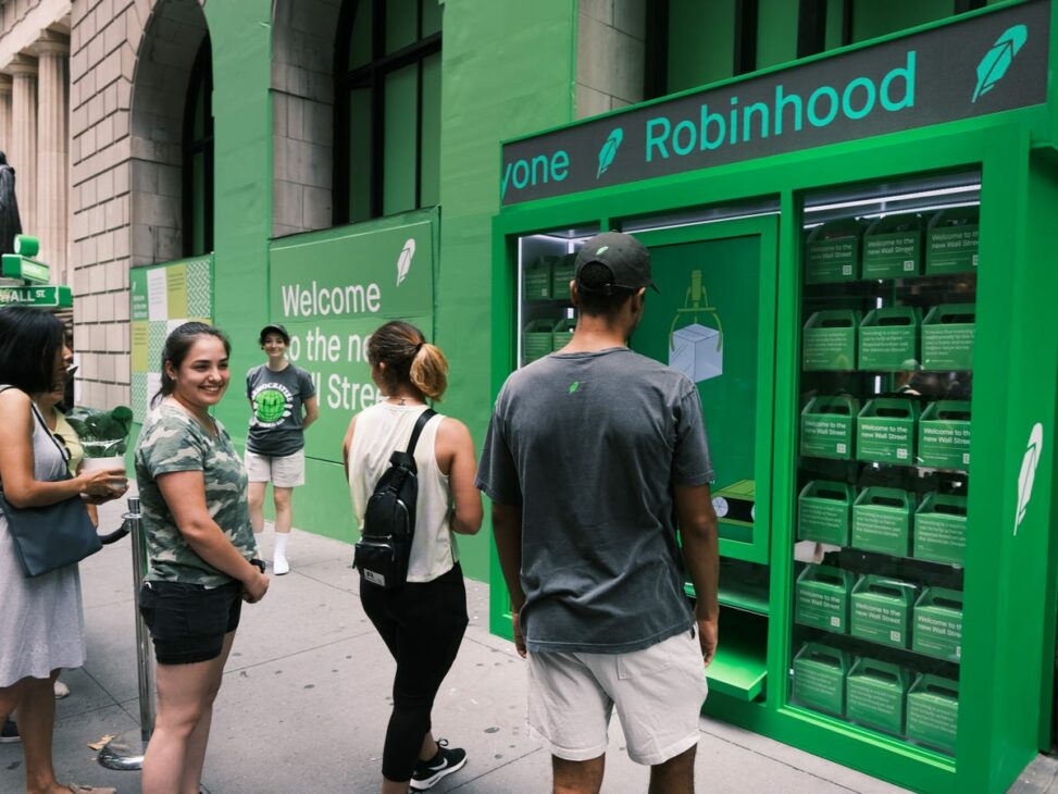3 things driving robinhood's blistering 151% stock rally in 2025