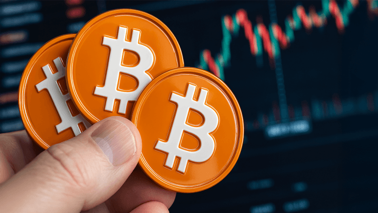 Bitcoin price watch: support and resistance narrow—breakout imminent?