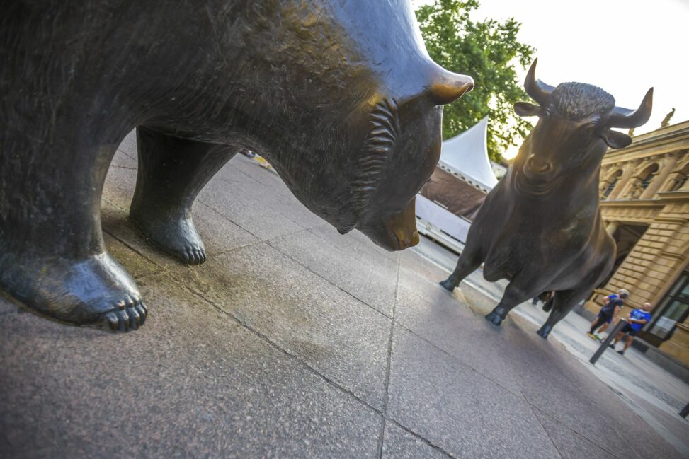 Bitcoin bears urge caution as btc price tops $122k: crypto daybook americas