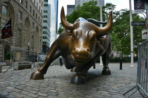 Asia morning briefing: btc’s institutional waves are building, not breaking