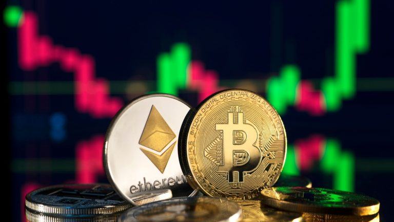 Etf bullish wave: $403 million flows into bitcoin and $192 million into ether