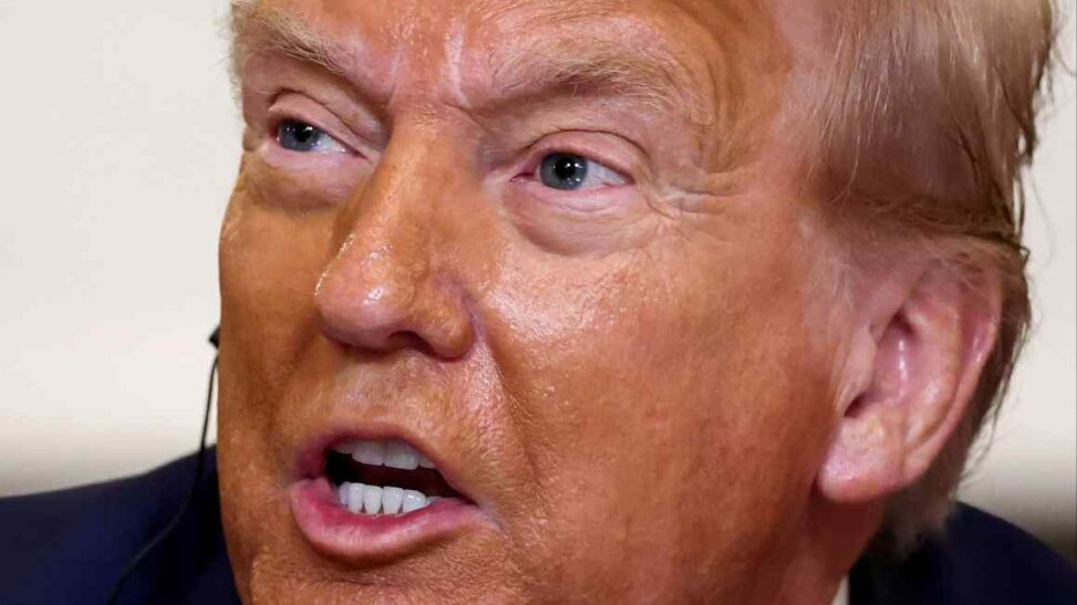 Trump threatens to impose 35% tariff on canadian goods