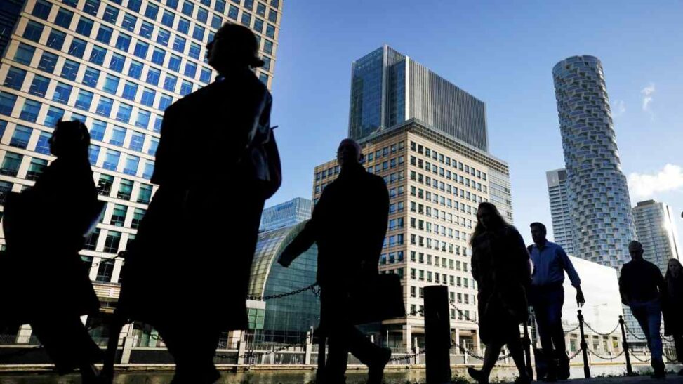 Uk visa revamp allows lower skilled office workers to come to britain