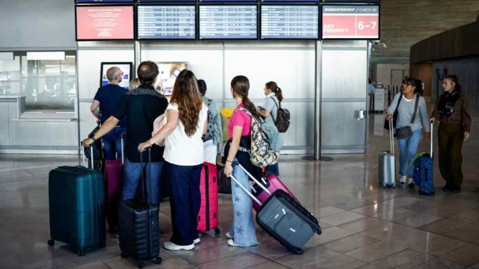 French air traffic control strikes cause flight delays across europe