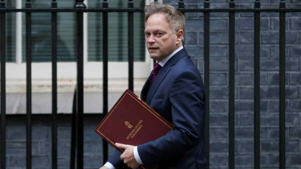 Former uk defence secretary shapps defends afghan super injunction