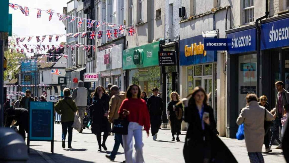 Uk retail sales rebound in june falls short of expectations