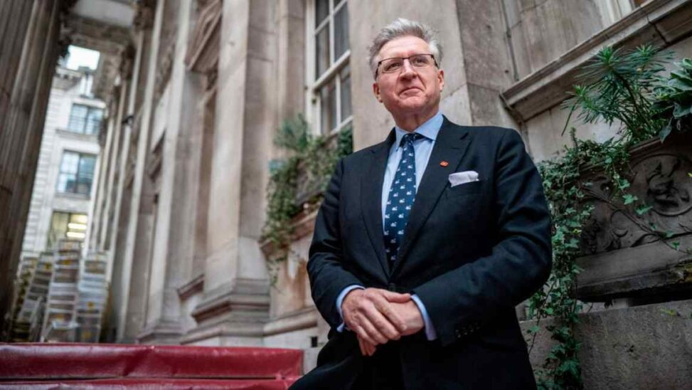 Lord mayor criticises uk companies for choosing low fee pension schemes