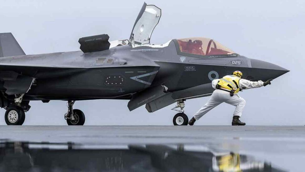 Uk f 35 jet fleet dogged by delays and staff shortages, watchdog says