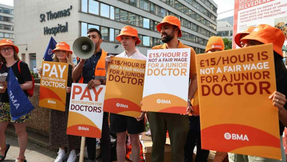 Starmer makes last ditch appeal to try to avert doctors’ strike in england