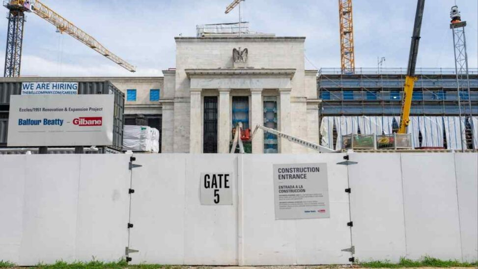 Trump to visit fed after attacking $2.5bn building renovation